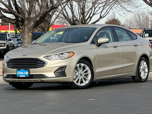Certified 2019 Ford Fusion SE image 1