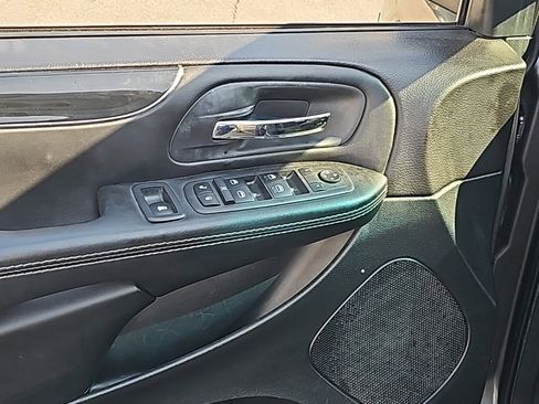 Used 2018 Dodge Grand Caravan SE image 9