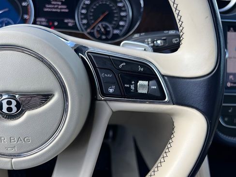 Used 2018 Bentley Bentayga AWD/4WD image 33