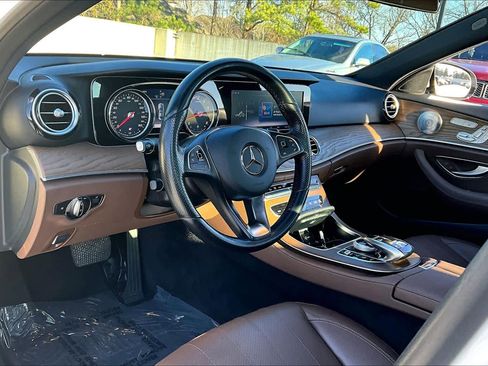 Used 2018 Mercedes-Benz E 300 E 300 image 17