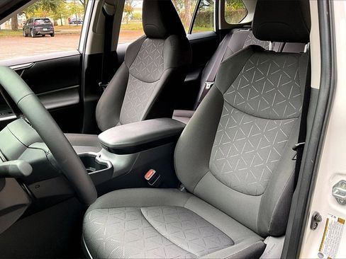 Used 2025 Toyota RAV4 XLE image 18