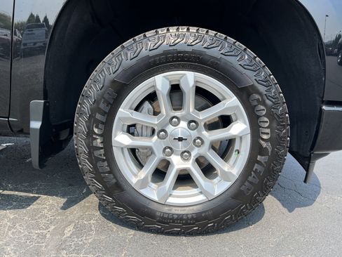 Used 2023 Chevrolet Silverado 1500 RST w/ Z71 Off-Road Package AWD/4WD image 12