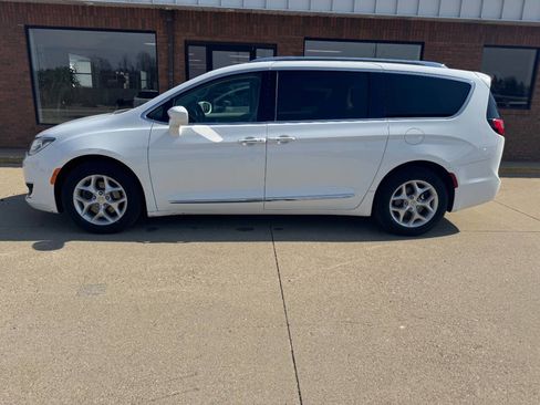 Used 2017 Chrysler Pacifica Touring-L Plus w/ Tire & Wheel Group image 37