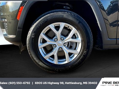 Used 2023 Jeep Grand Cherokee L Limited image 7