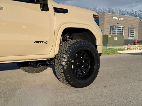 Used 2023 GMC Sierra 1500 AT4 w/ AT4 Premium Package AWD/4WD image 4