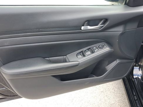 Used 2025 Nissan Altima 2.5 SV FWD image 18