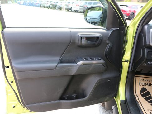 Used 2022 Toyota Tacoma SR5 AWD/4WD image 17