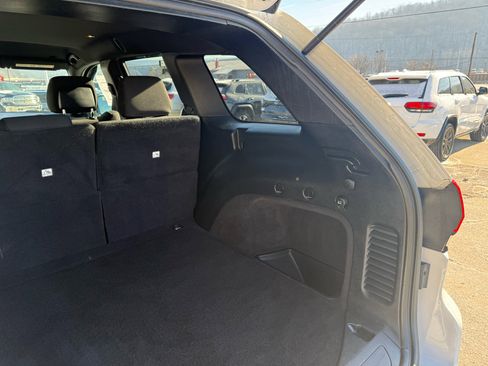 Used 2018 Jeep Grand Cherokee Laredo image 44