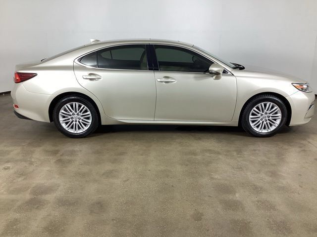 Used 2016 Lexus ES 350 w/ Premium Package w/Wood Trim FWD image 4