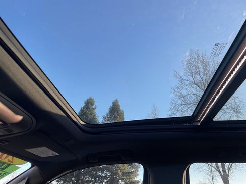 Used 2021 Chevrolet Tahoe Z71 w/ Z71 Signature Package image 30