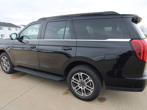 Used 2025 Ford Expedition Active image 17