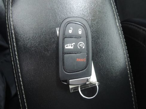 Used 2022 Jeep Cherokee Latitude Lux w/ Sun & Sound Group AWD/4WD image 44