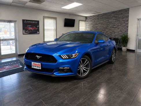 Used 2017 Ford Mustang Coupe RWD image 3