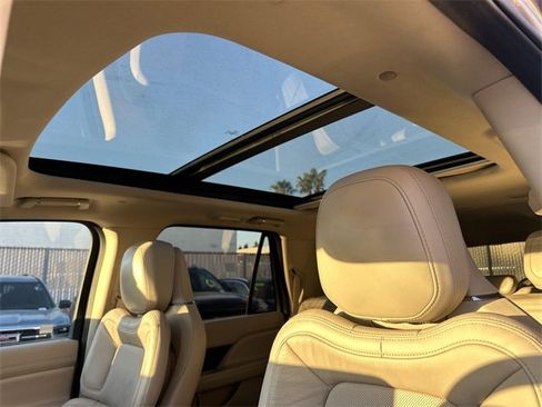 Used 2021 Lincoln Navigator L Reserve image 18