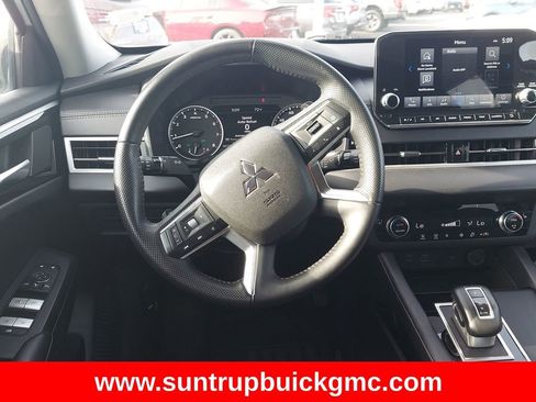 Used 2024 Mitsubishi Outlander SE image 14