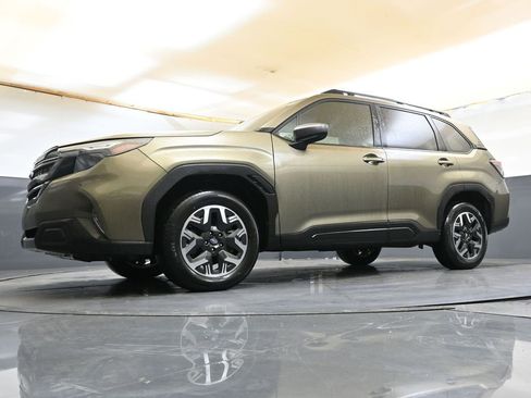 Used 2025 Subaru Forester Premium AWD/4WD image 40