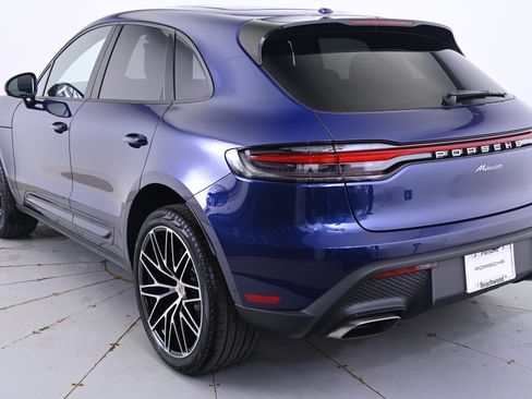 Used 2026 Porsche Macan AWD/4WD image 3