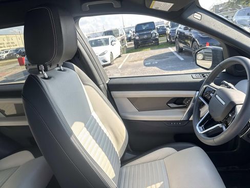 Used 2025 Land Rover Discovery Sport Dynamic SE image 11