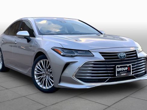 Used 2019 Toyota Avalon Limited FWD image 3