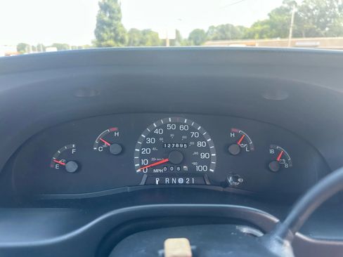 Used 1997 Ford E-150 and Econoline 150 image 32