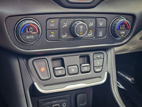 Used 2021 GMC Terrain SLT w/ Infotainment Package II AWD/4WD image 29