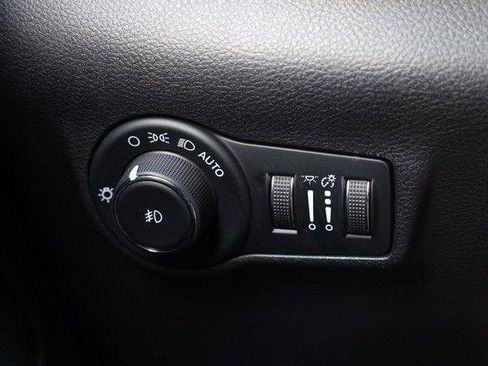 Used 2025 Jeep Compass Trailhawk AWD/4WD image 18