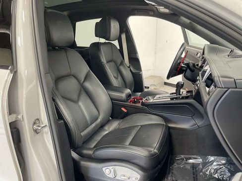 Used 2023 Porsche Macan Turbo AWD/4WD image 27
