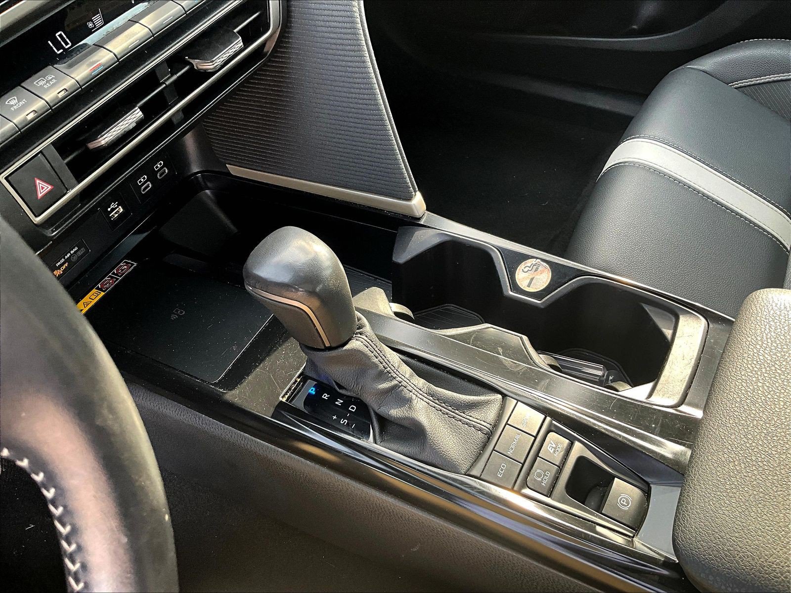 Used 2025 Toyota Camry SE FWD image 18