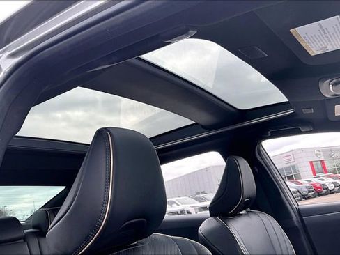 Used 2023 Toyota Crown Limited image 26