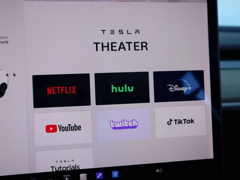 Used 2018 Tesla Model 3 Long Range image 18