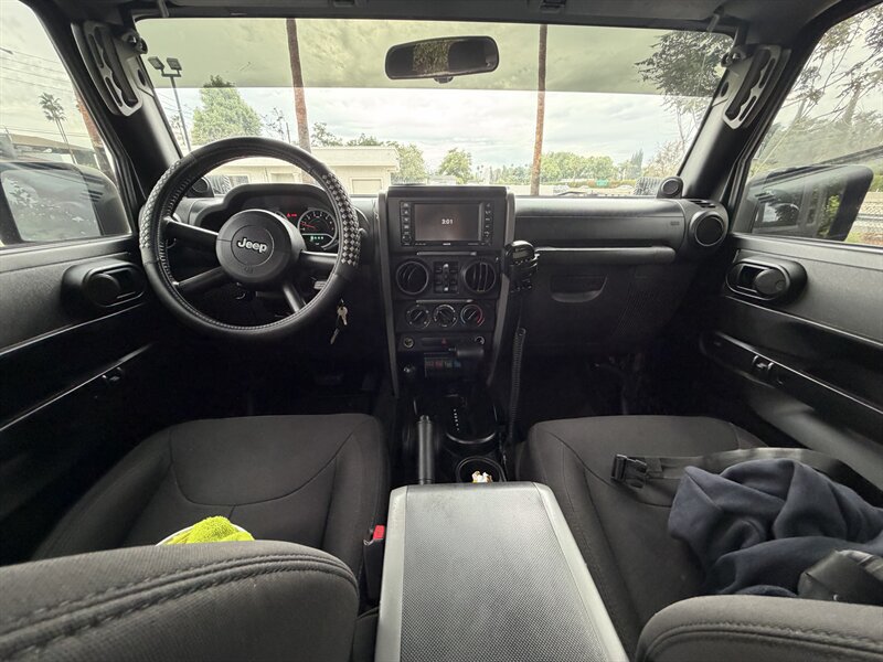 Used 2007 Jeep Wrangler Unlimited Sahara w/ Dual Top Group AWD/4WD image 19
