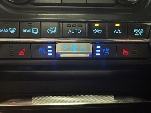 Used 2023 Ford F150 Lariat AWD/4WD image 28