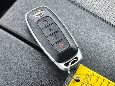 Used 2023 Nissan Rogue SV AWD/4WD image 32
