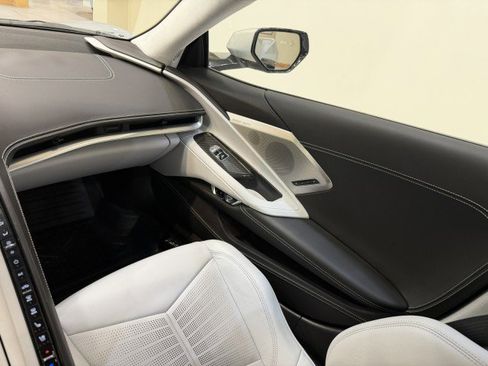 Used 2021 Chevrolet Corvette Stingray Premium Conv w/ Z51 Performance Package image 12