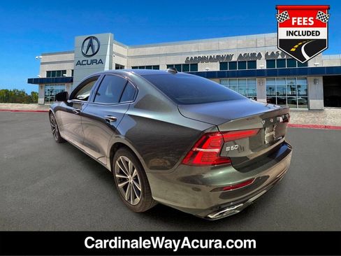 Used 2022 Volvo S60 B5 Momentum w/ Premium Package FWD image 3