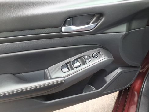 Used 2024 Nissan Altima 2.5 SV image 19