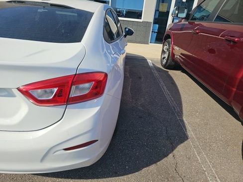 Used 2016 Chevrolet Cruze LS image 10