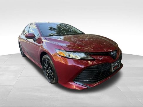 Used 2018 Toyota Camry LE FWD image 7