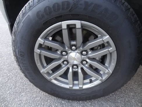 Used 2024 Chevrolet Colorado LT w/ LT Convenience Package image 32