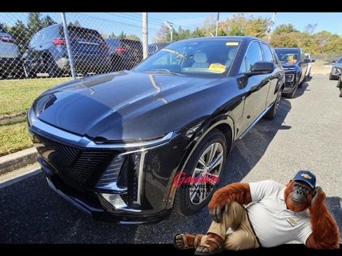 Used 2024 Cadillac Lyriq Luxury w/ LPO, Floor Liner Package image 1