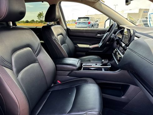 Used 2025 Nissan Pathfinder SL FWD image 25