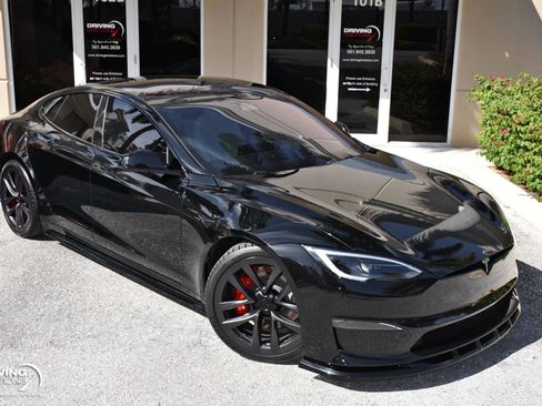 Used 2023 Tesla Model S Plaid image 2