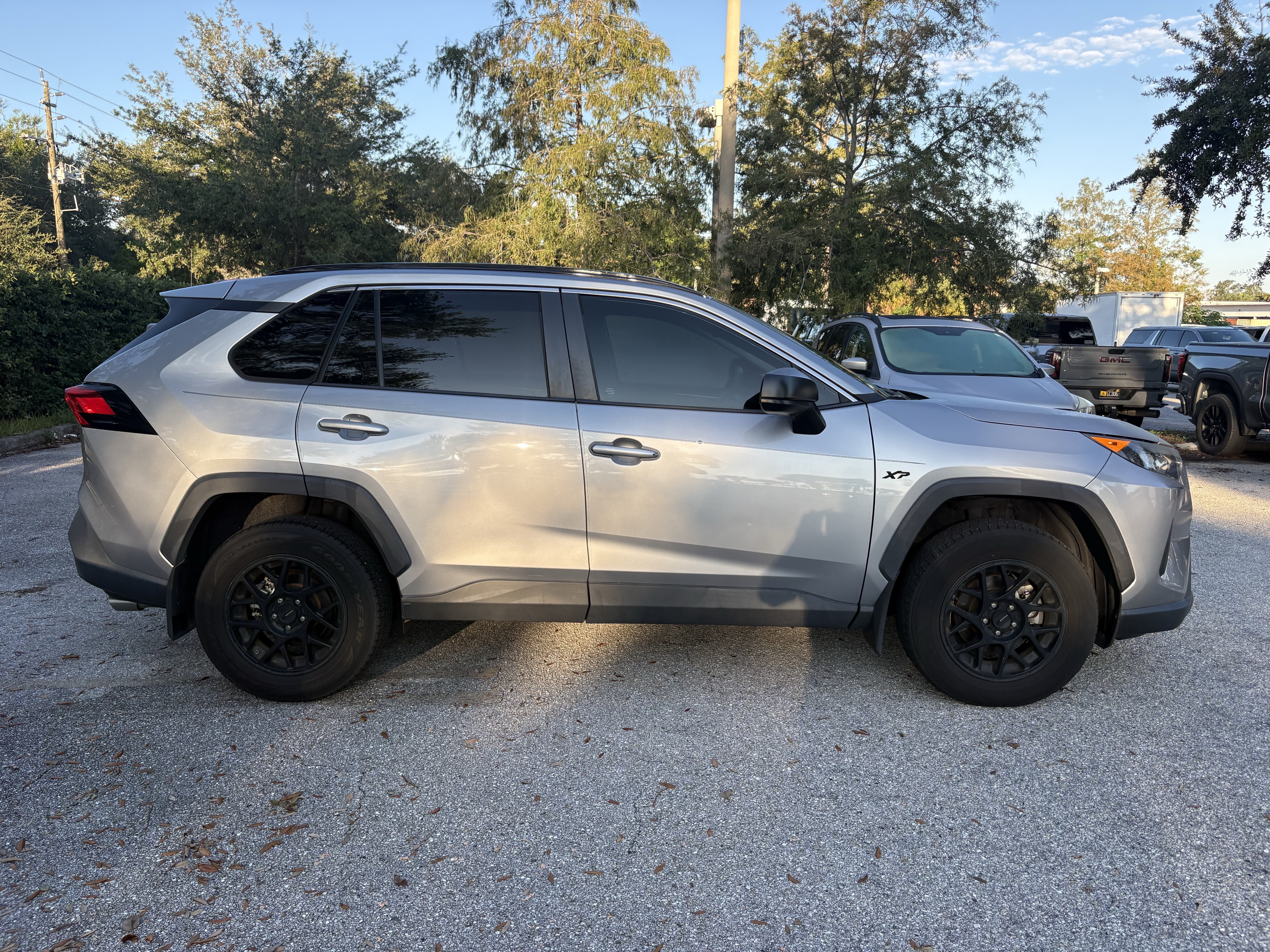 Used 2020 Toyota RAV4 LE FWD image 7