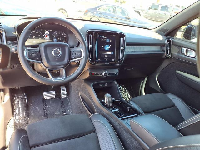 Used 2019 Volvo XC40 T5 R-Design AWD/4WD image 10