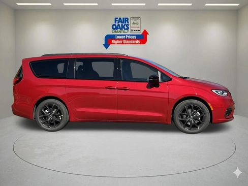 New 2026 Chrysler Pacifica Select w/ S Appearance Package FWD image 5