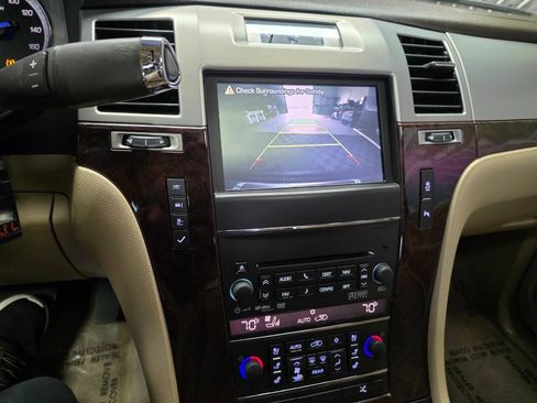 Used 2012 Cadillac Escalade Luxury RWD image 21