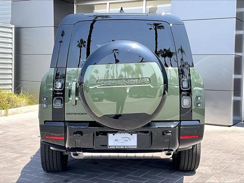 New 2026 Land Rover Defender 130 X-Dynamic SE AWD/4WD image 4