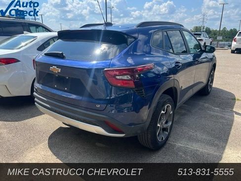 Used 2024 Chevrolet Trax LT w/ Driver Confidence Package FWD image 3