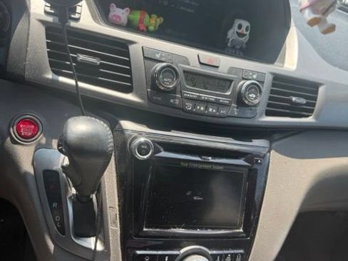Used 2016 Honda Odyssey Touring Elite image 5