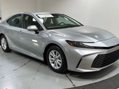 Certified 2025 Toyota Camry LE image 3
